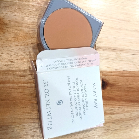 Mary Kay Bronze Dual- Coverage Powder Foundation